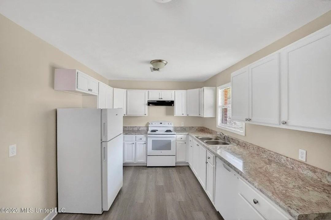 2920 Lakewood Dr - Photo 5 of 10