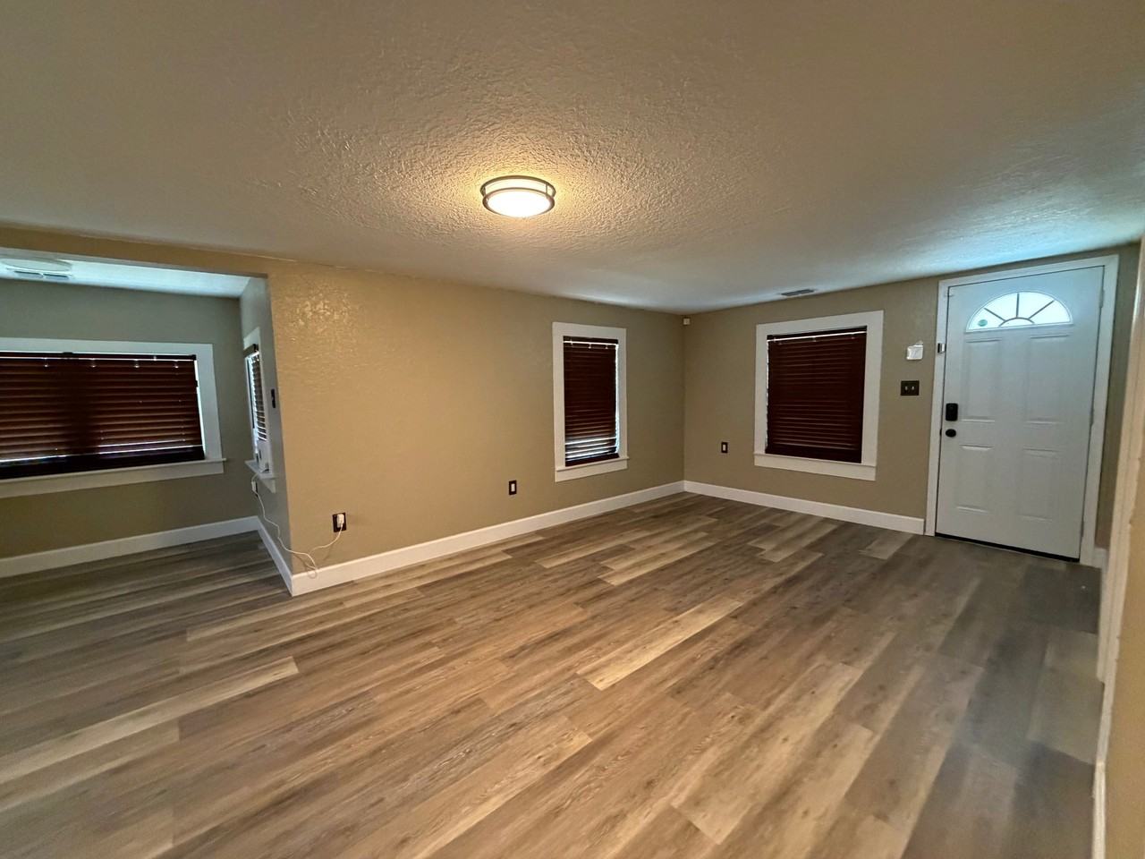 916 4th Ave - Photo 2 of 10