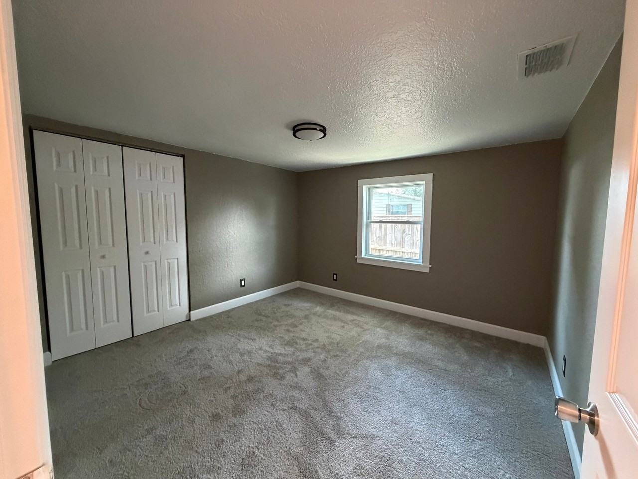 916 4th Ave - Photo 6 of 10