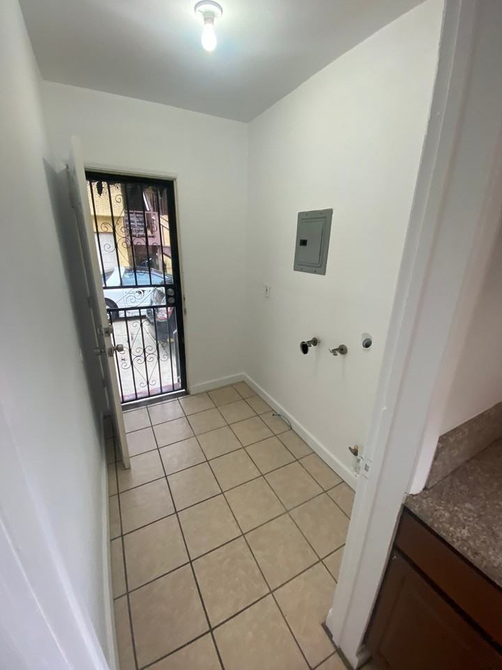 1712 W 82nd St #1712 - Photo 6 of 13