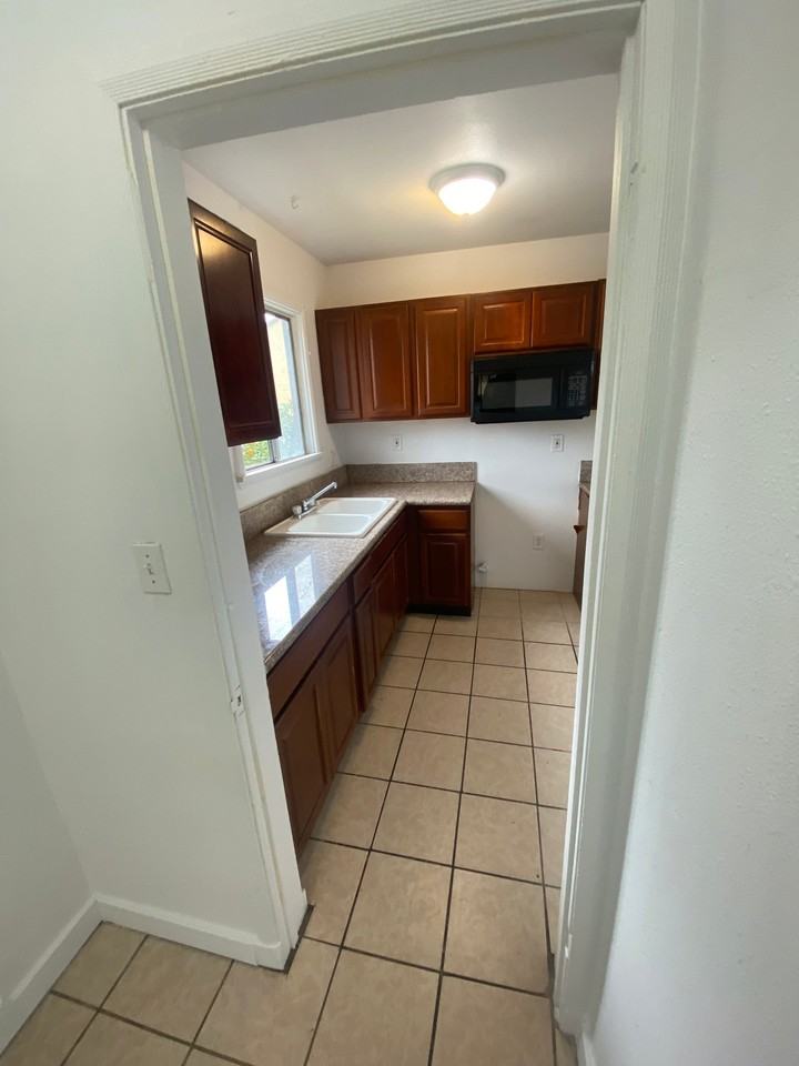 1712 W 82nd St #1712 - Photo 7 of 13