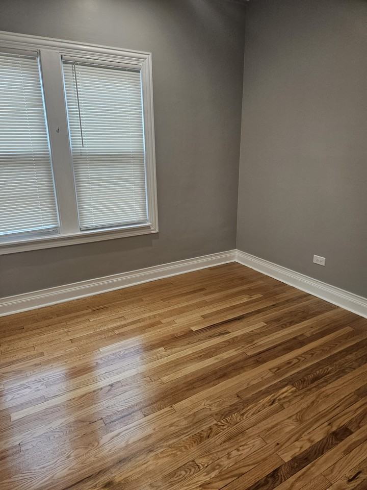 5934 W Wilson Ave - Photo 6 of 14
