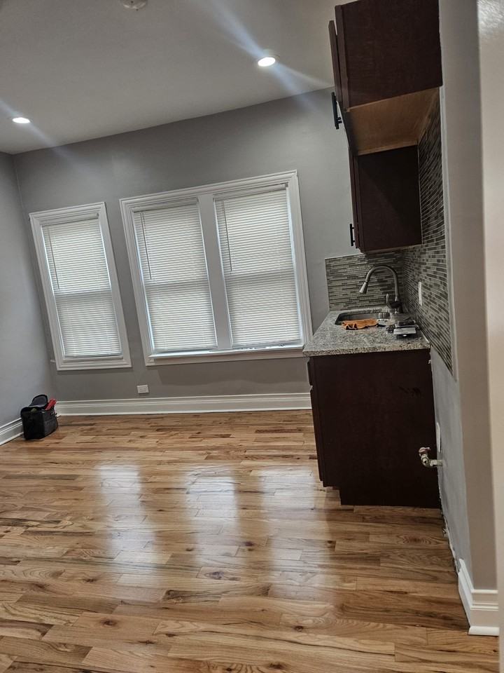 5934 W Wilson Ave - Photo 7 of 14