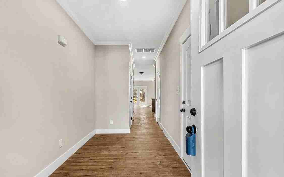 719 Haig St - Photo 3 of 18