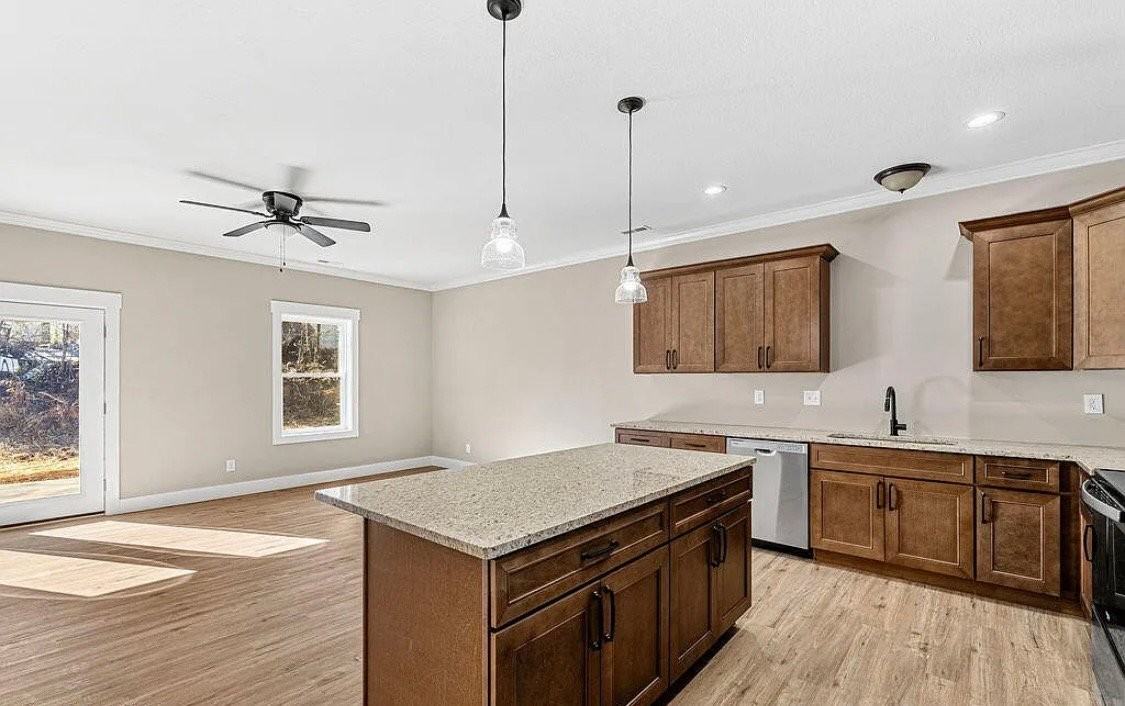 719 Haig St - Photo 5 of 18
