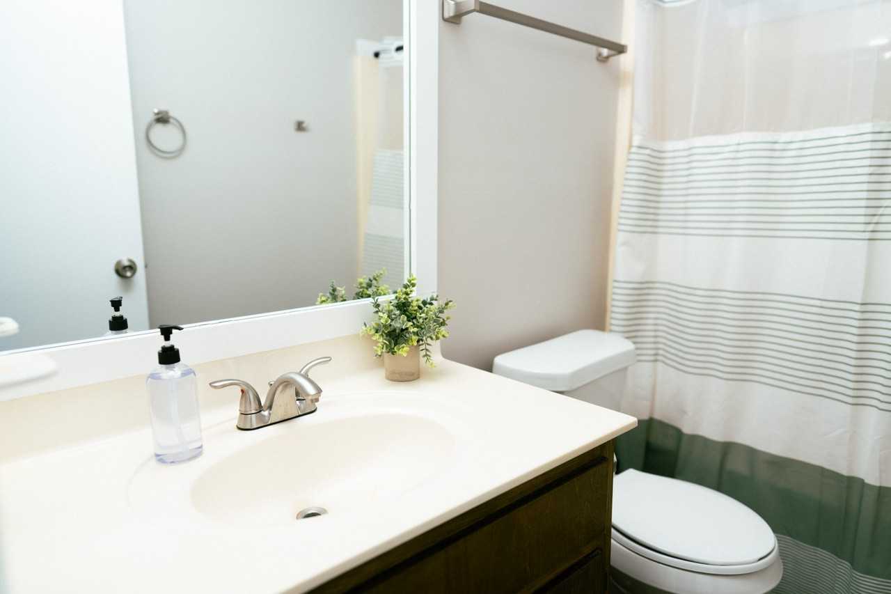 909 Dickenson Ave #909 - Photo 2 of 8