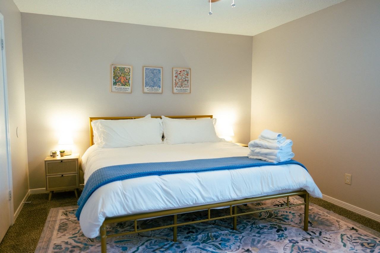 909 Dickenson Ave #909 - Photo 5 of 8