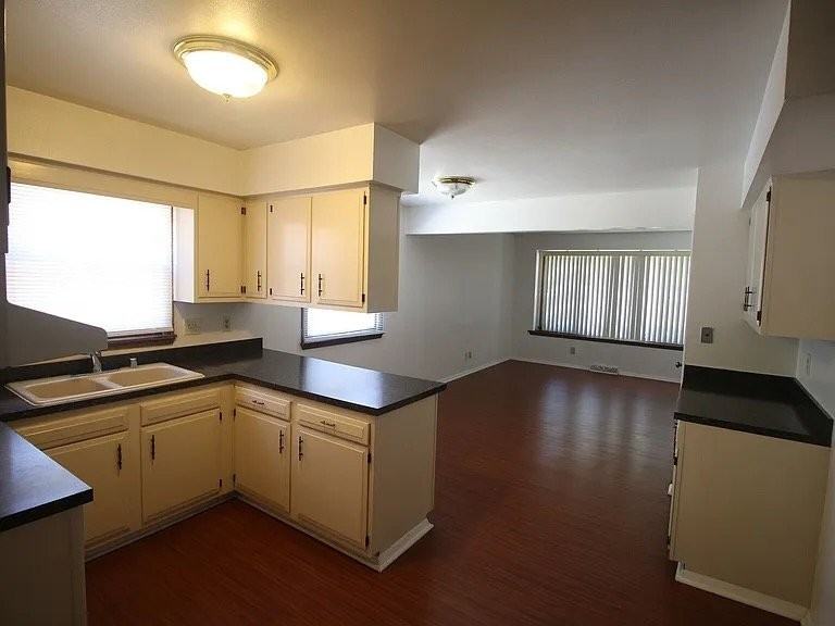 10723 W Wren Ave - Photo 3 of 12