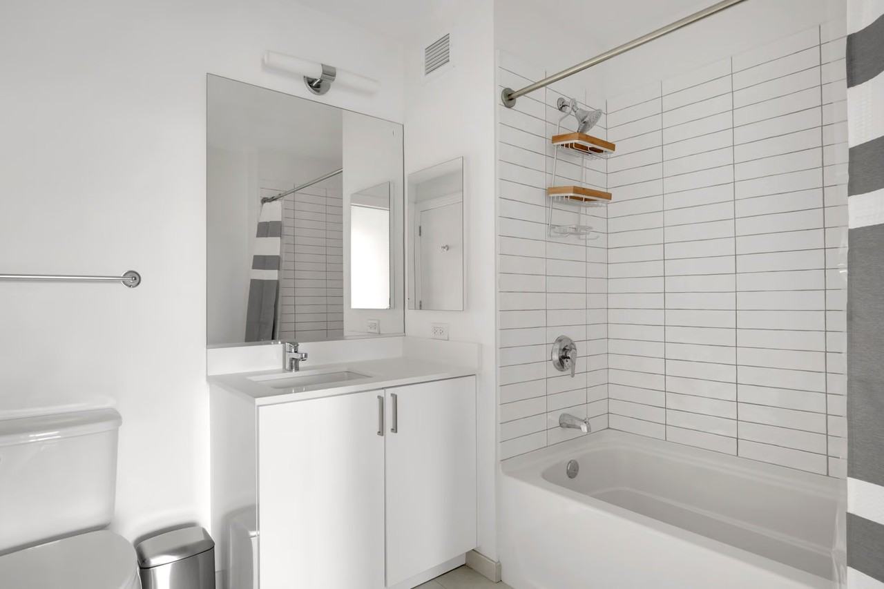 338 S Halsted St - Photo 4 of 19
