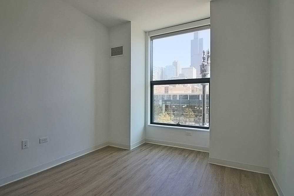 338 S Halsted St - Photo 7 of 19