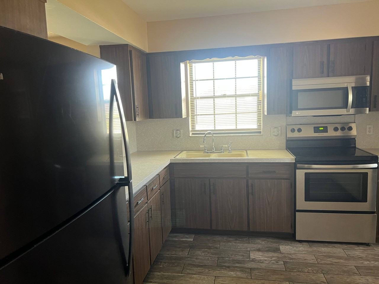 937 Michigan Ave - Photo 3 of 12