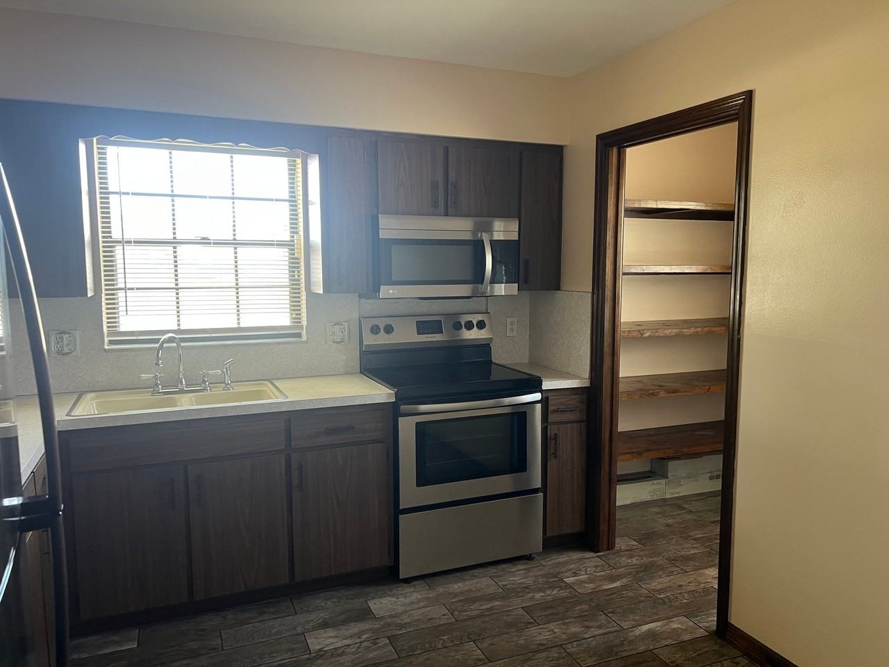 937 Michigan Ave - Photo 4 of 12