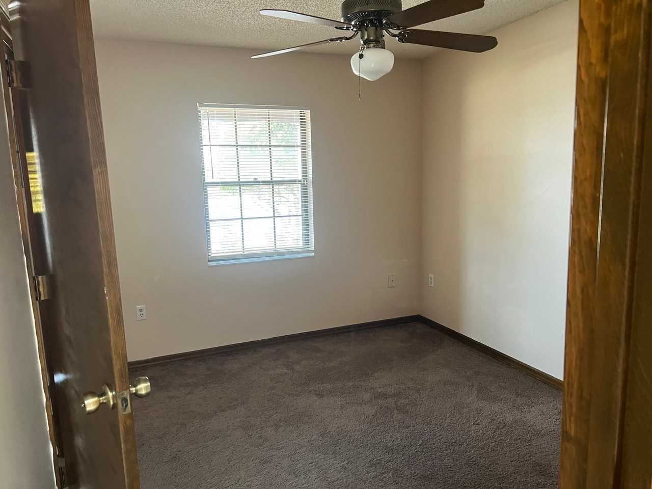 937 Michigan Ave - Photo 6 of 12