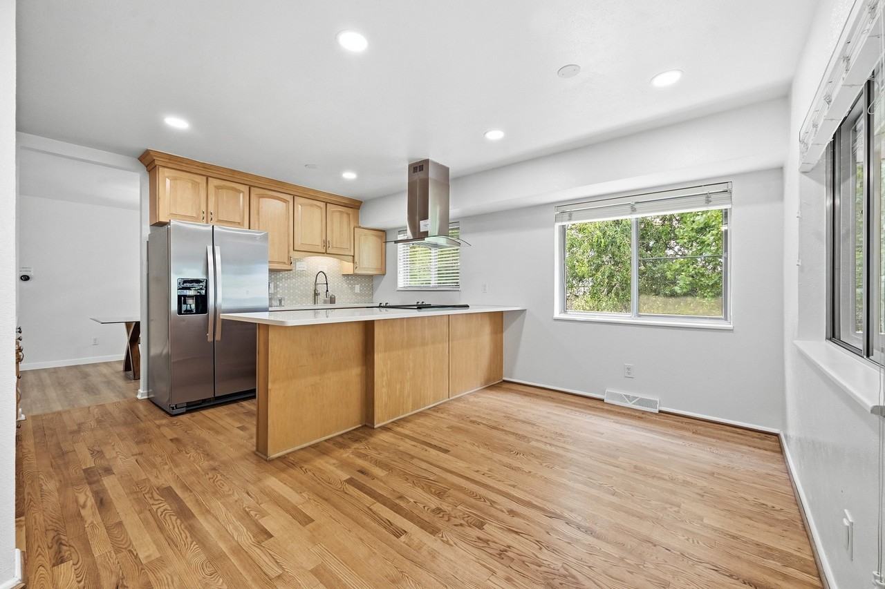2923 S Reading Ct - Photo 3 of 32