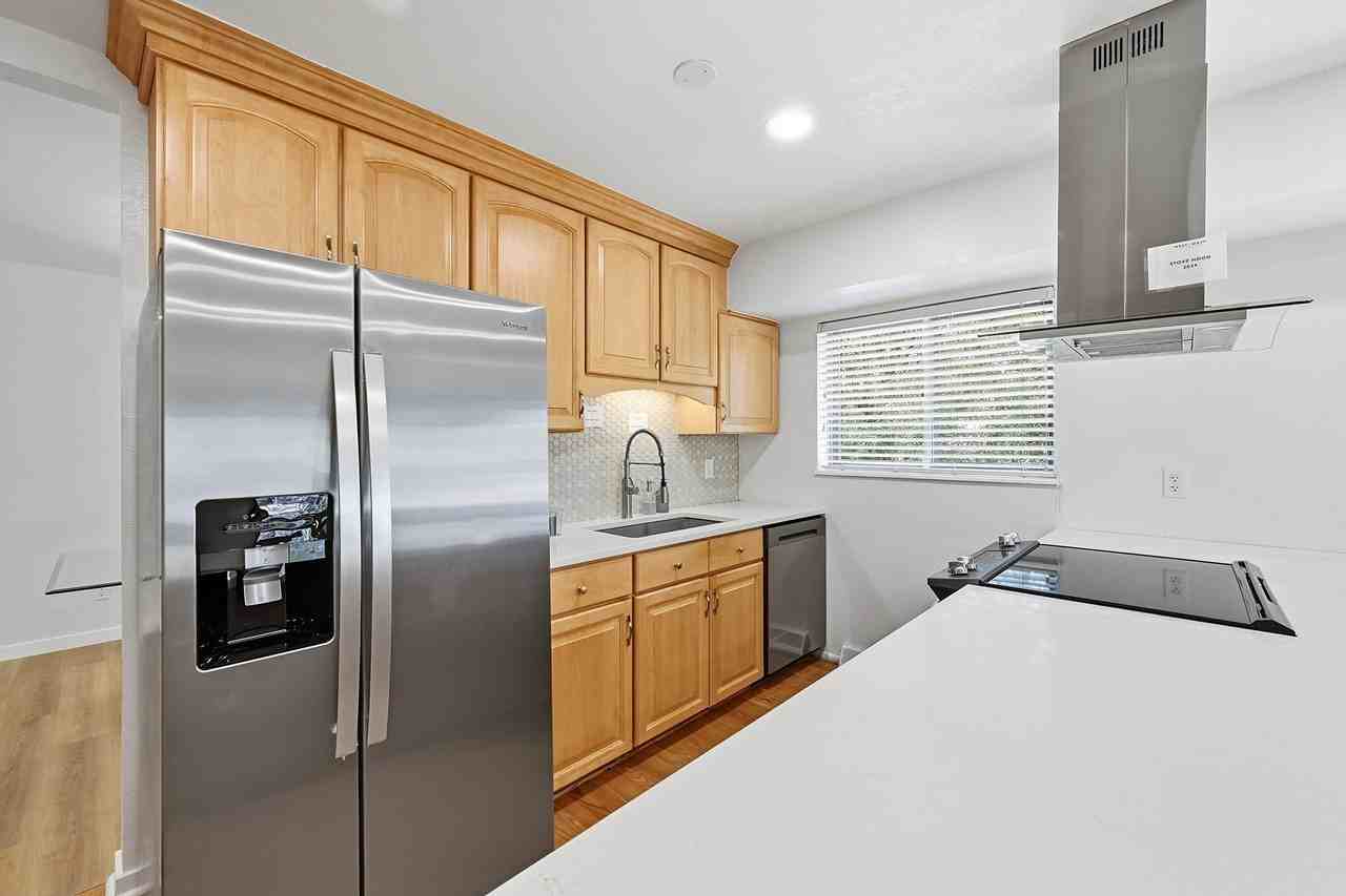 2923 S Reading Ct - Photo 5 of 32