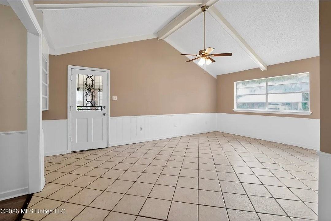 148 York Dr - Photo 2 of 11
