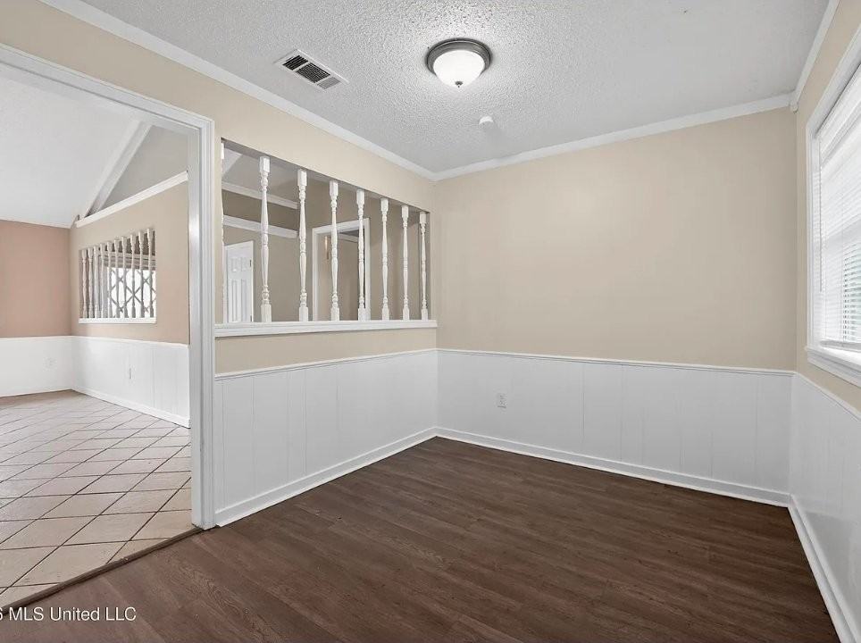 148 York Dr - Photo 3 of 11