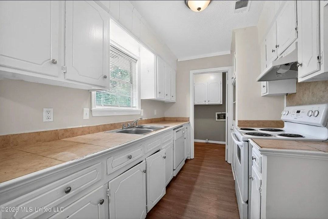 148 York Dr - Photo 5 of 11