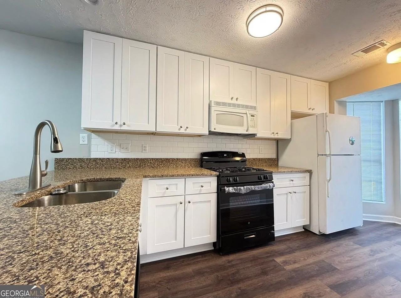 6720 Colchester Pl - Photo 4 of 14