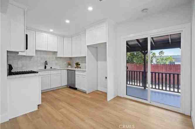 856 Newton St - Photo 2 of 20