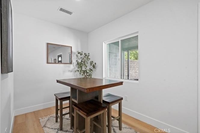 856 Newton St - Photo 7 of 20