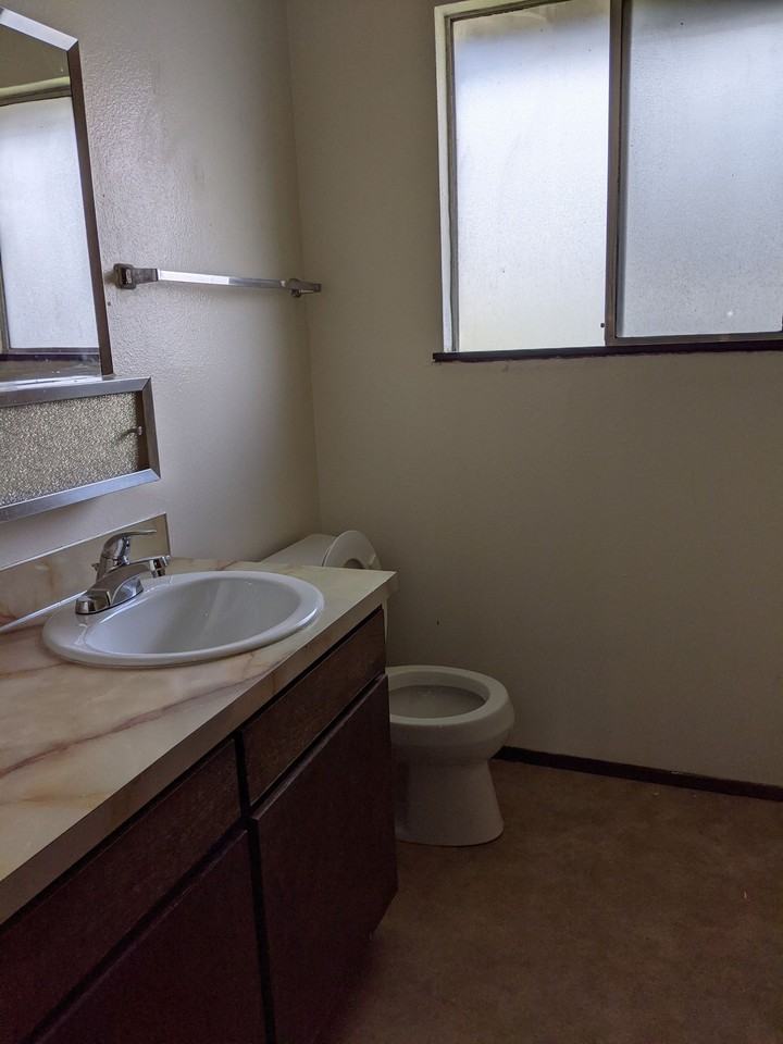 350 E Whidbey Ave #2 - Photo 4 of 12