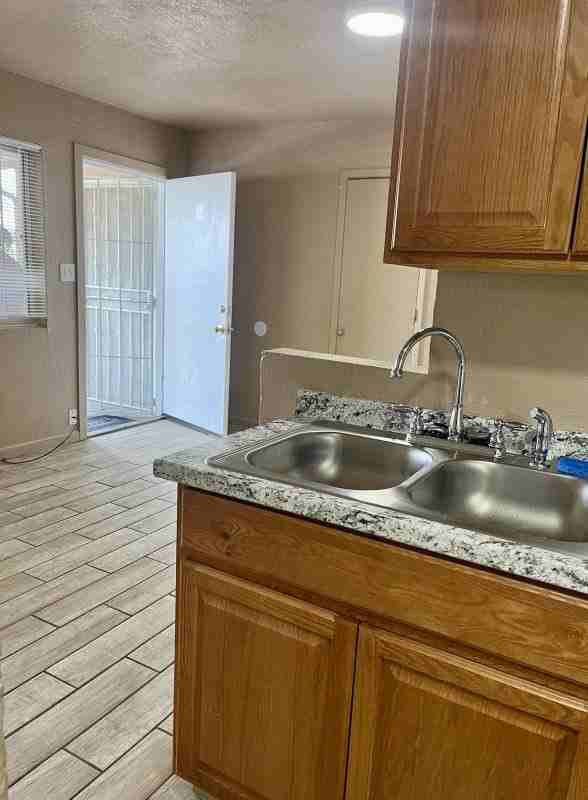 121 General Arnold St Ne - Photo 6 of 7