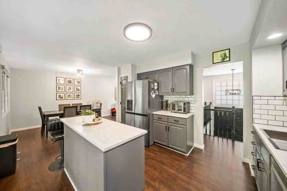 2516 Jackson Dr - Photo 4 of 13