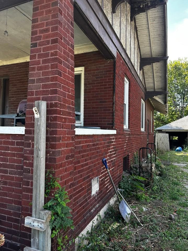 830 N Wood River Ave - Photo 2 of 11