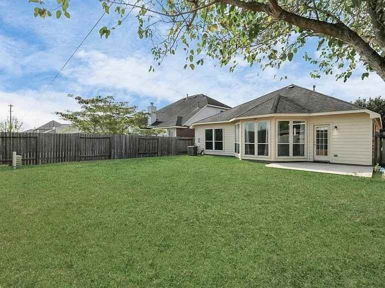 6411 Atlasridge Dr - Photo 2 of 17