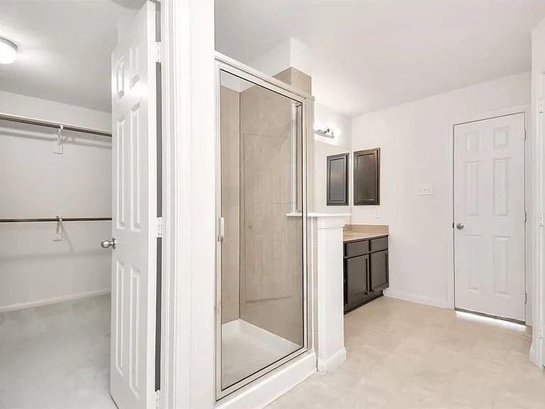 6411 Atlasridge Dr - Photo 4 of 17