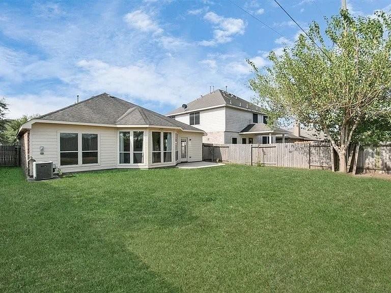 6411 Atlasridge Dr - Photo 5 of 17