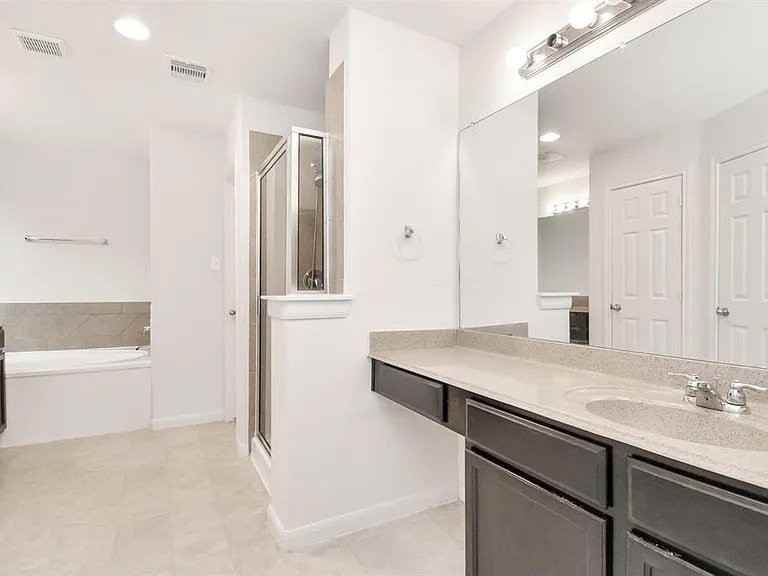 6411 Atlasridge Dr - Photo 7 of 17