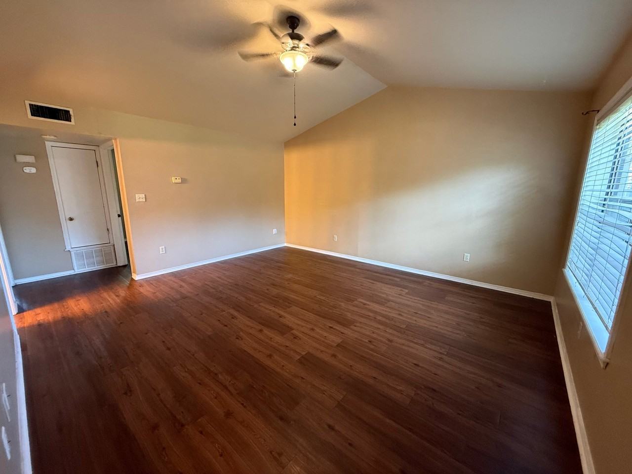 2624 W C St - Photo 2 of 13