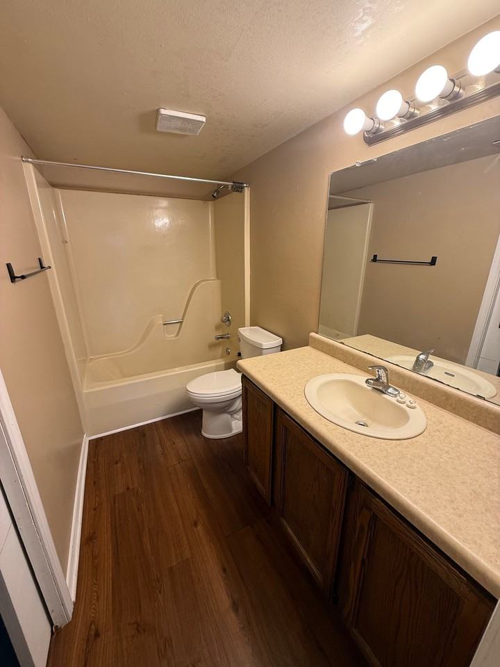 2624 W C St - Photo 6 of 13