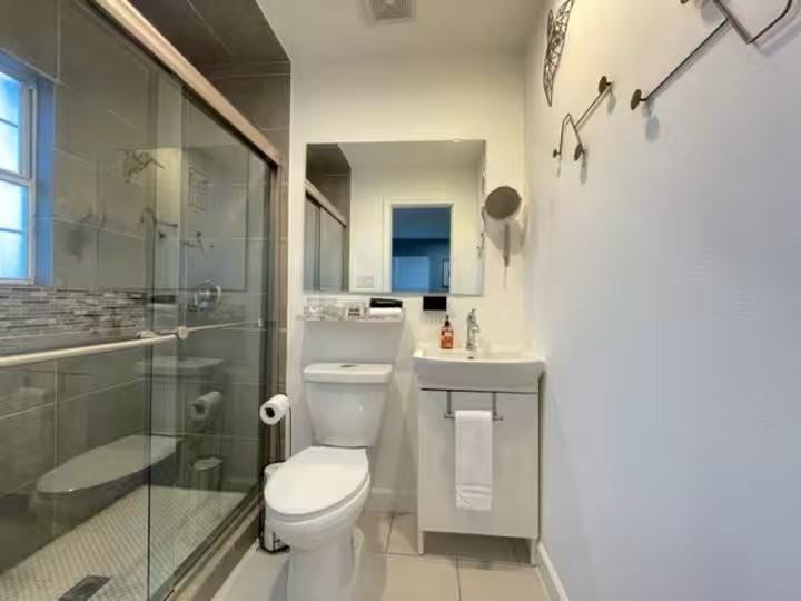1012 Hilltop Dr - Photo 3 of 6