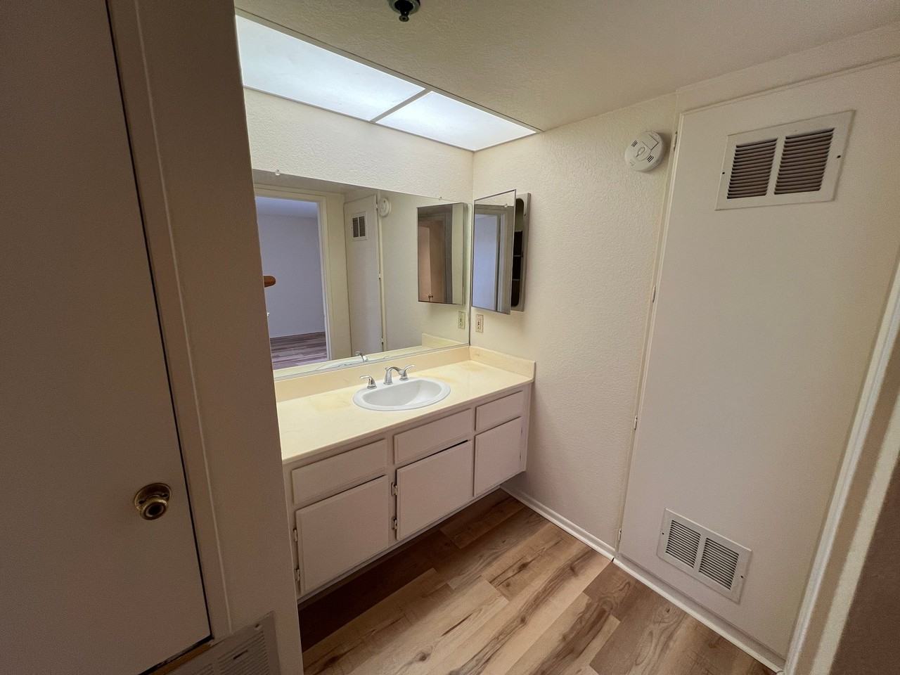 1517 Rock Glen Ave #210 - Photo 5 of 9