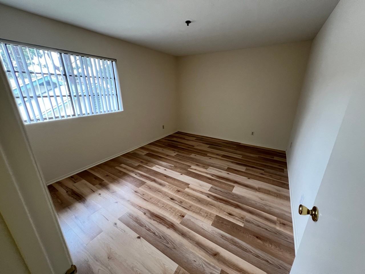 1517 Rock Glen Ave #210 - Photo 7 of 9