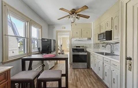 172 Sisson St - Photo 6 of 18