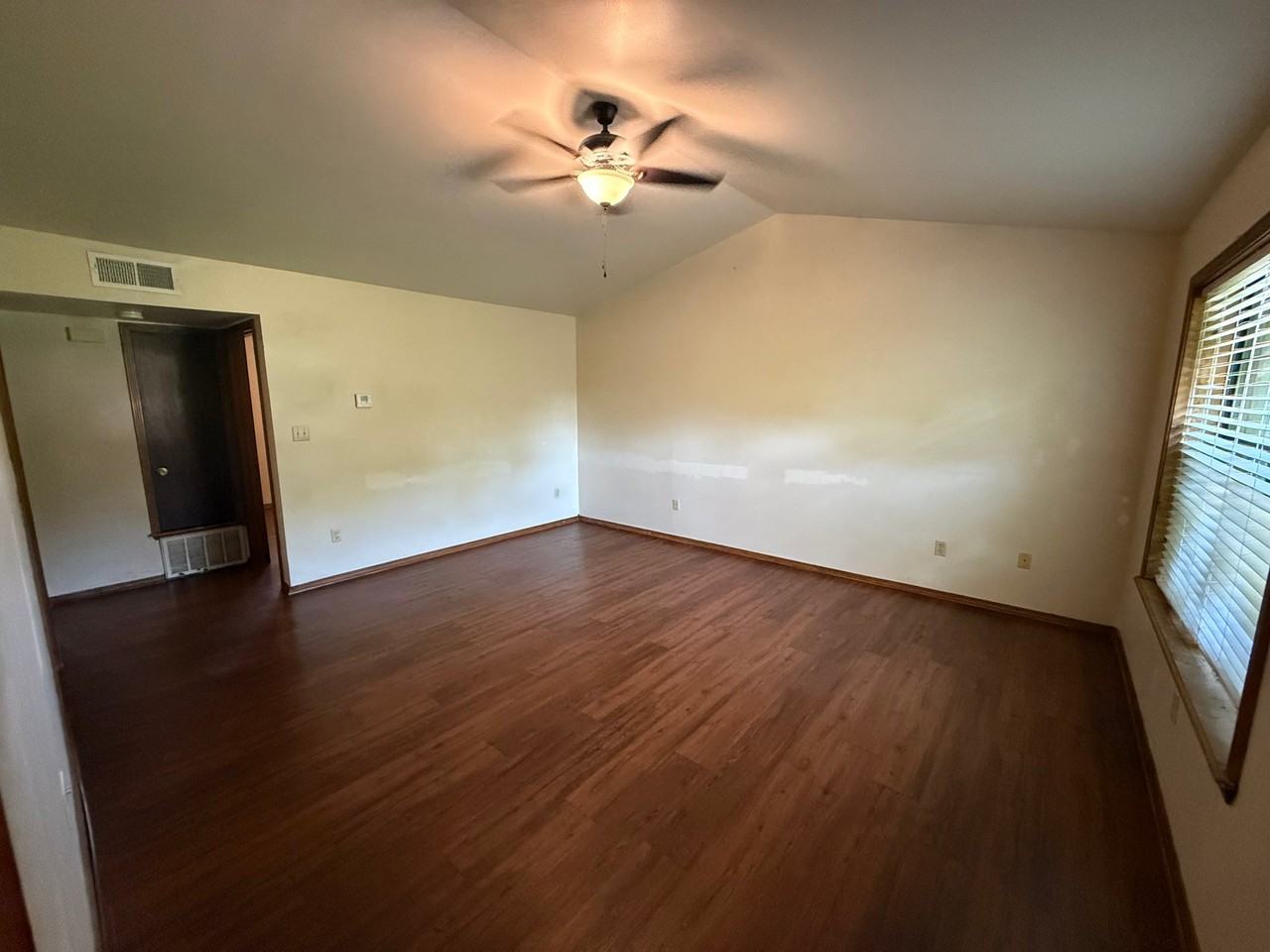 2632 W C St - Photo 2 of 15