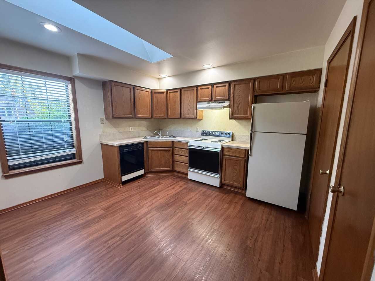 2632 W C St - Photo 4 of 15