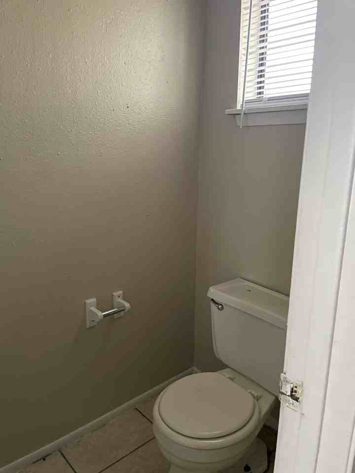 1961 Southpointe Dr #3 - Photo 5 of 7