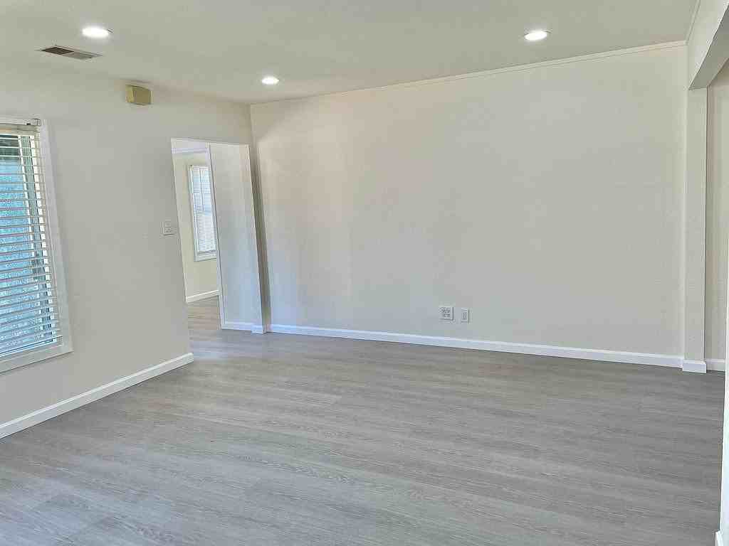 21421 Rizzo Ave - Photo 3 of 17