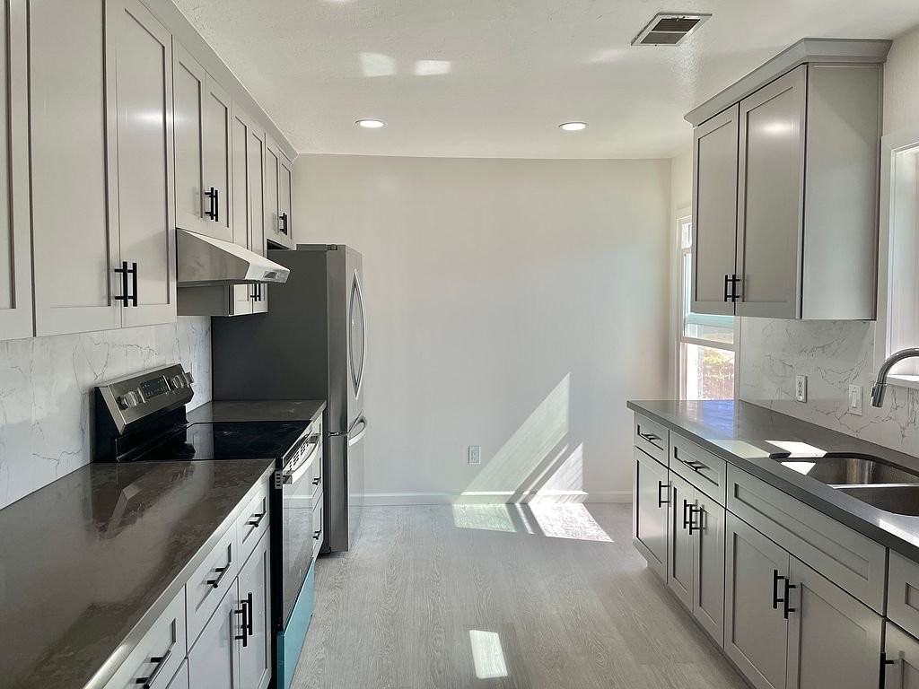 21421 Rizzo Ave - Photo 4 of 17