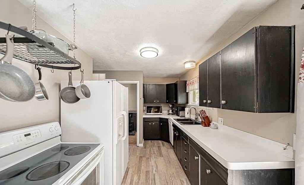 542 Starlite Ave - Photo 3 of 8