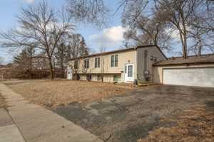 featured image of 3828 W 108th St