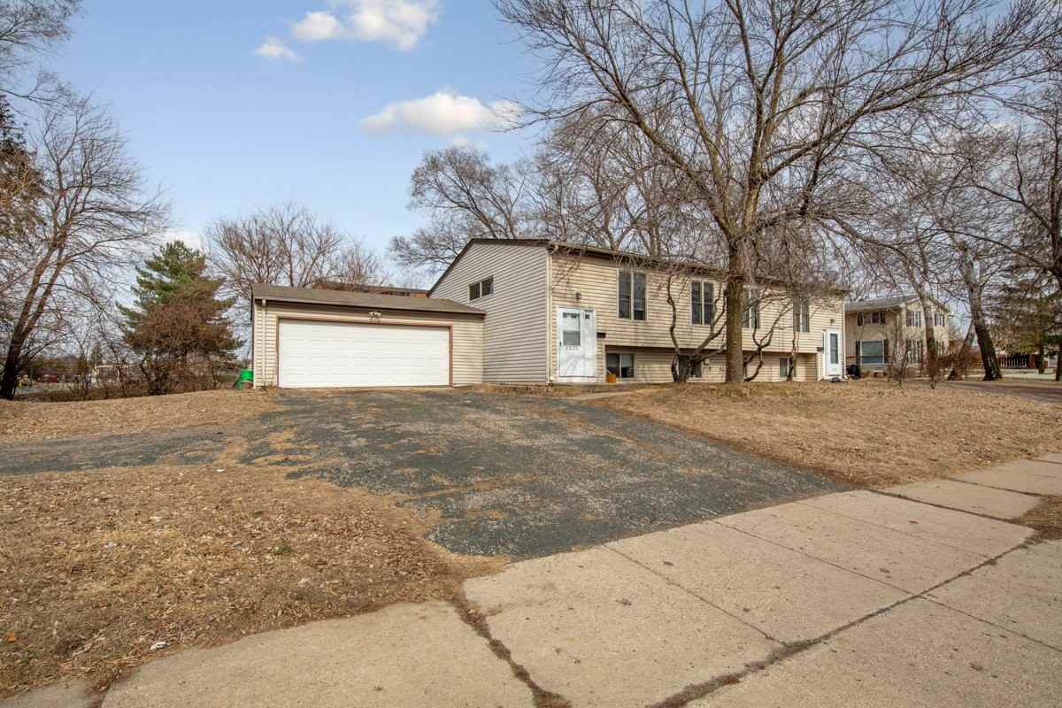 3828 W 108th St - Photo 4 of 18