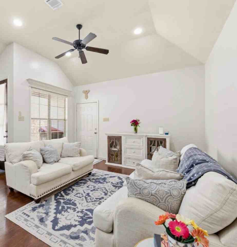 343 Chimney Rock Blvd - Photo 5 of 17
