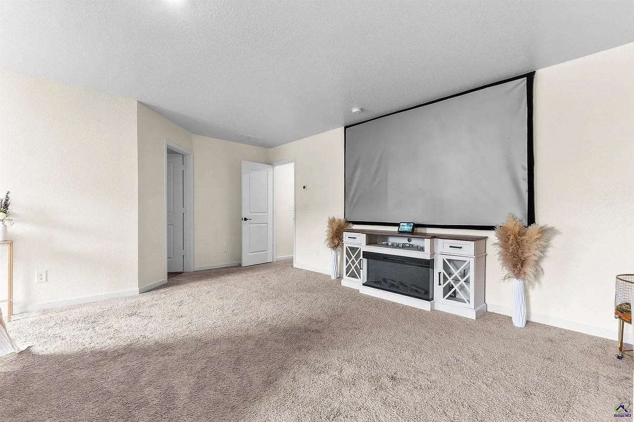 3335 Bridgewood Dr - Photo 4 of 20