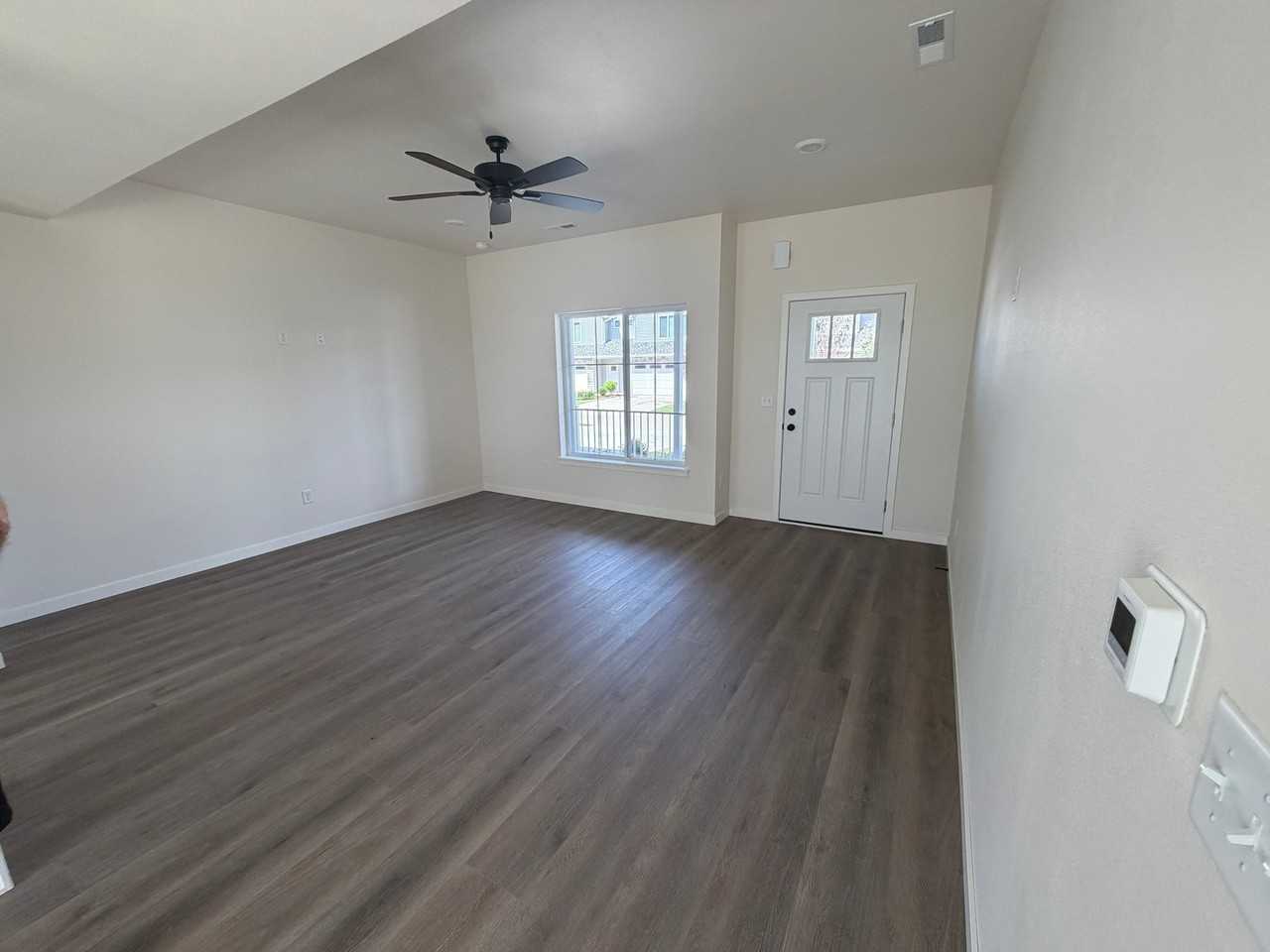 1648 Aspen Ct - Photo 3 of 17